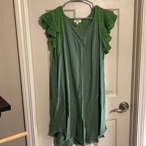 Green Umgee sundress. It has pockets! Super comfy cotton blend Like new. 37”bust
